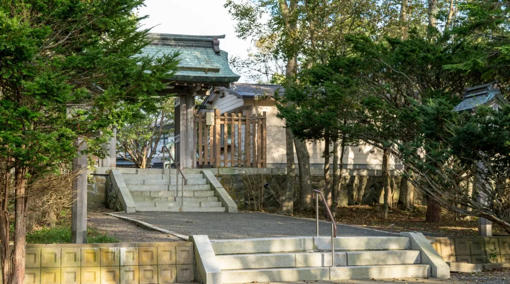 電話をとる女性